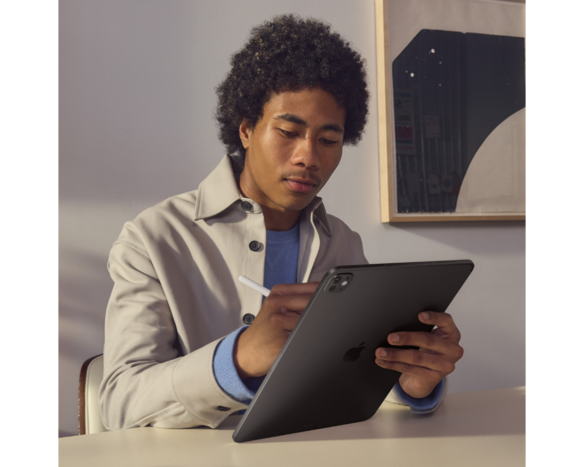 iPad Pro M5 13 tum Rymdsvart 256 GB Standardglas Wi-Fi