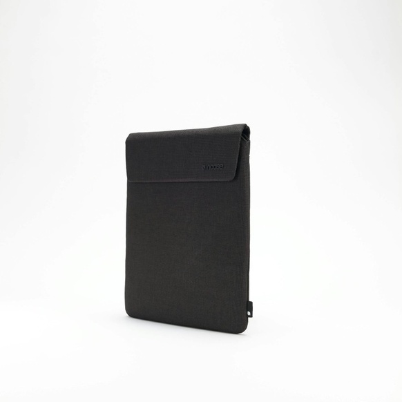 Incase Crosstown Sleeve till 11" iPad - Svart Incase Crosstown Sleeve till 11" iPad - Svart